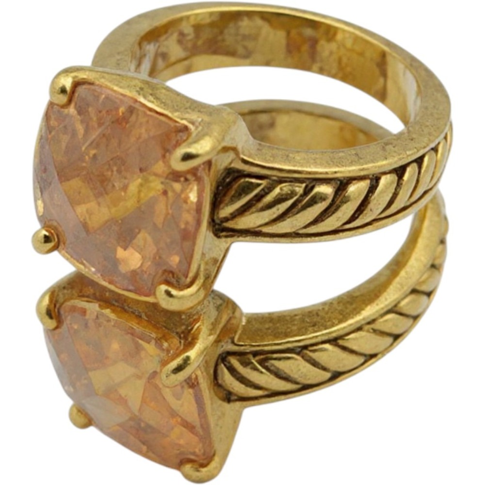🍂 Glam up your Fall
Lia Sophia Gold Ring with Peach Gemstone